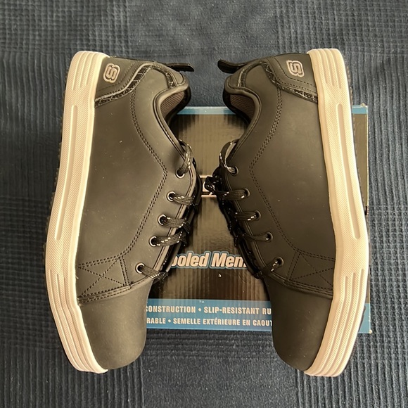 Skechers Work shoes. Size 9 - Picture 5 of 8